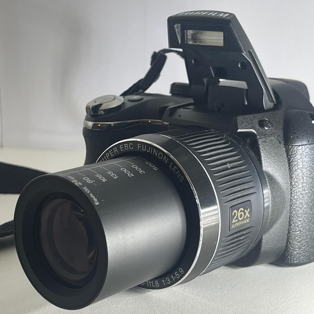 Fuji FinePix S3300 Digital Camera